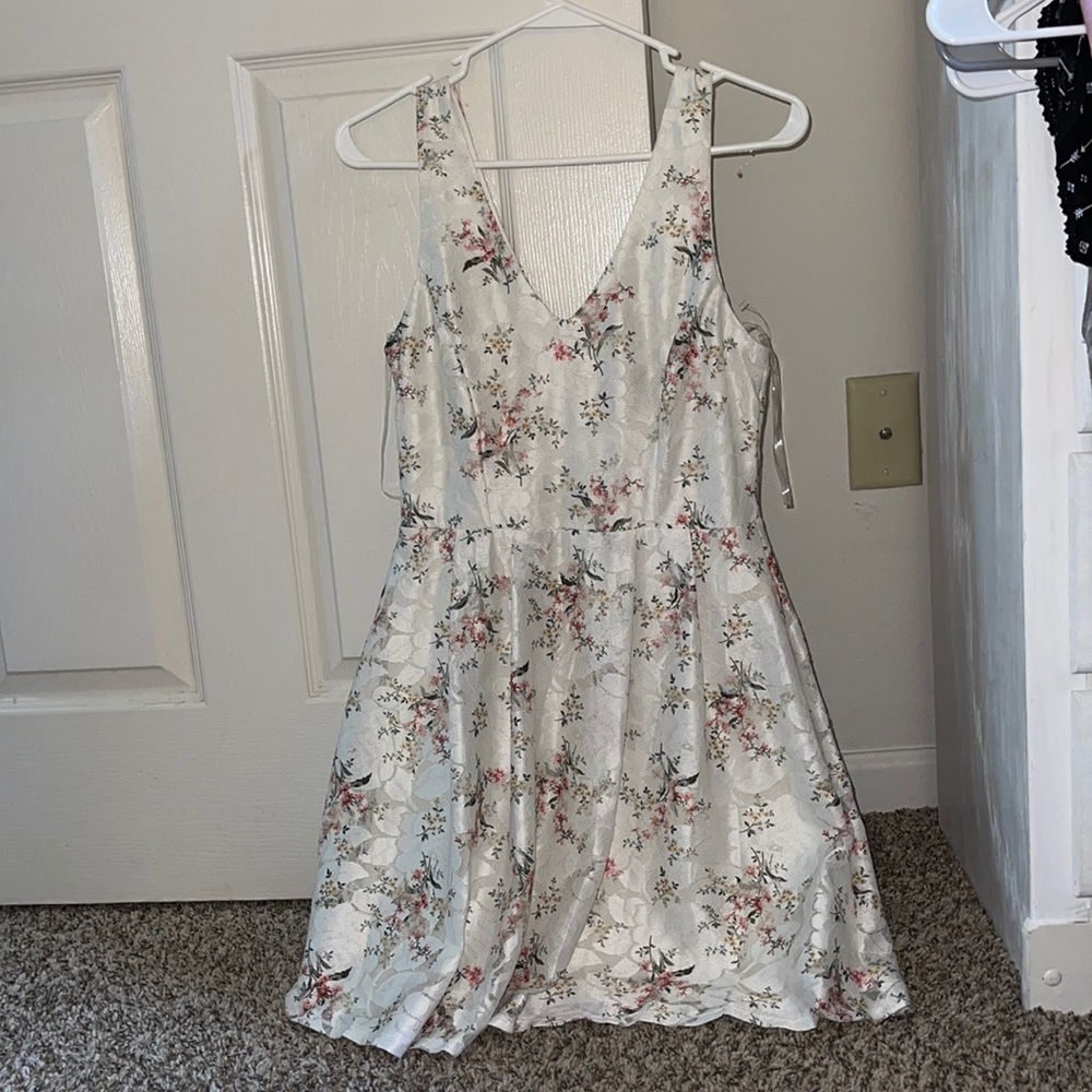 Size small. Never worn! Lace and floral.